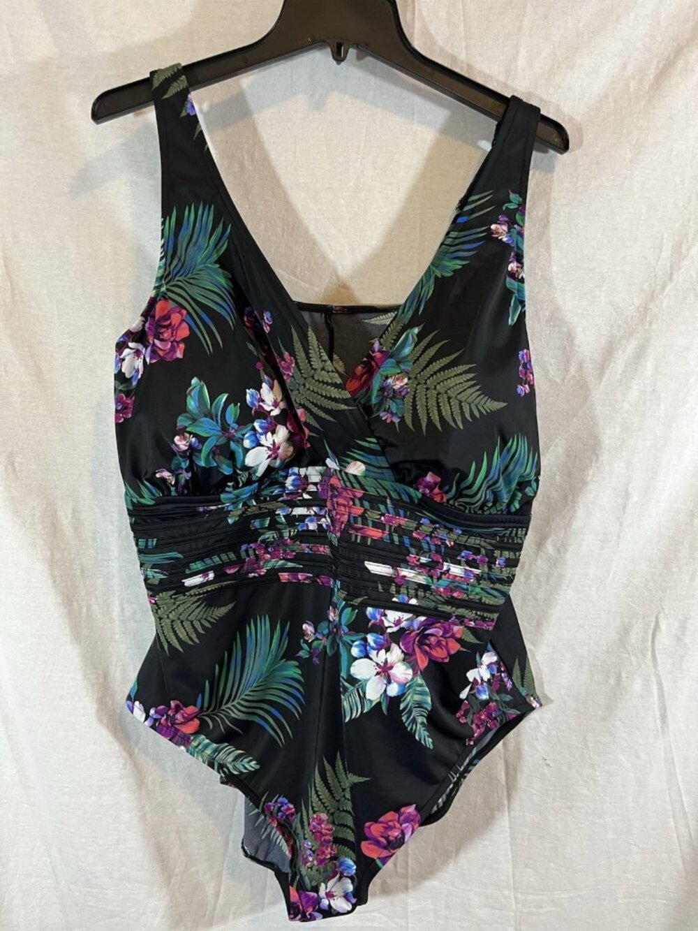 Aqua Green Women’s NWT Size 24 Black 1pc Tropical Print Swimsuit